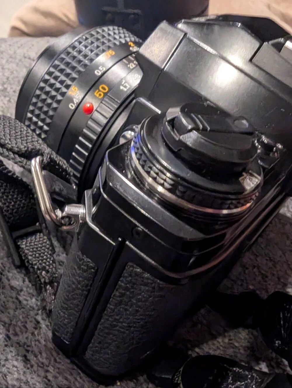 Minolta X-700 MPS SLR Film Camera Black w/ MD 50mm Lens, Filter, Strap, Case